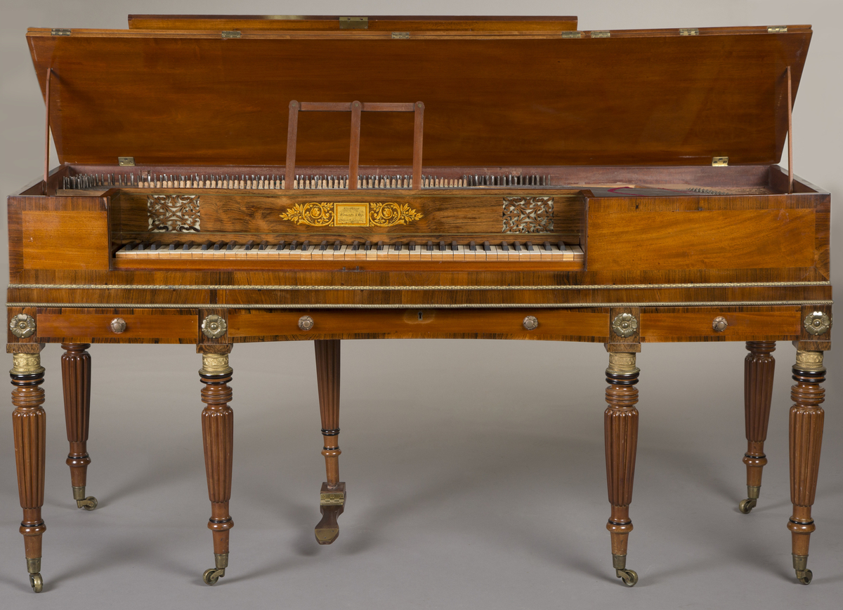 Taffelpiano - Ringve Musikkmuseum / DigitaltMuseum