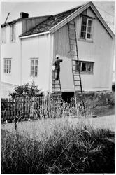 Beian - maling av huset / butikken  til Anna Grande.