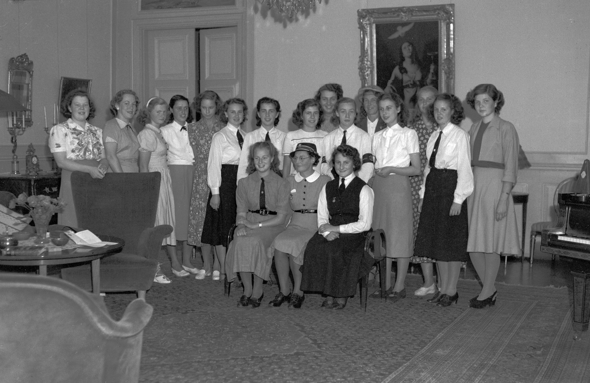 Maja Sandler. Besök av Engelska Röda Korssystrar.  Den 31 september 1949
