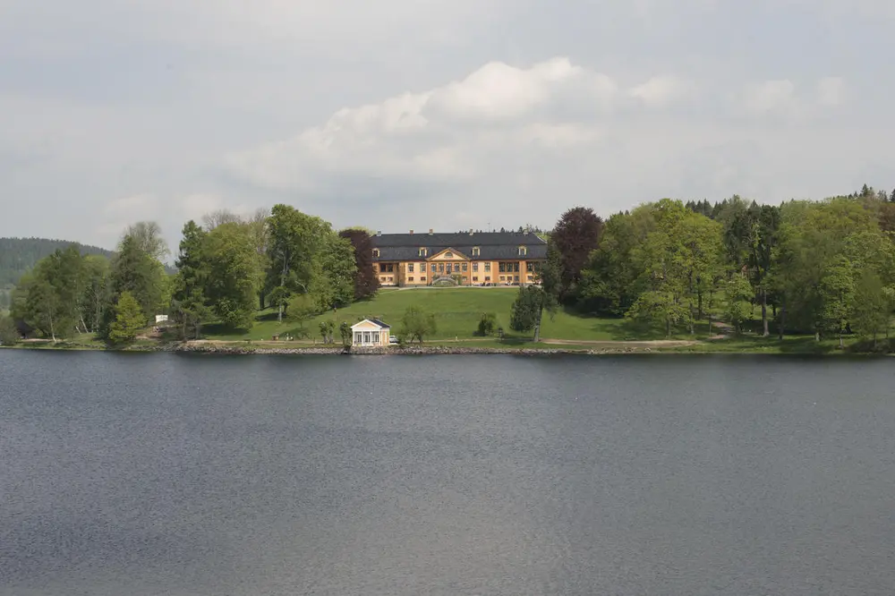 Bogstad Gård sett fra Bogstadvannet