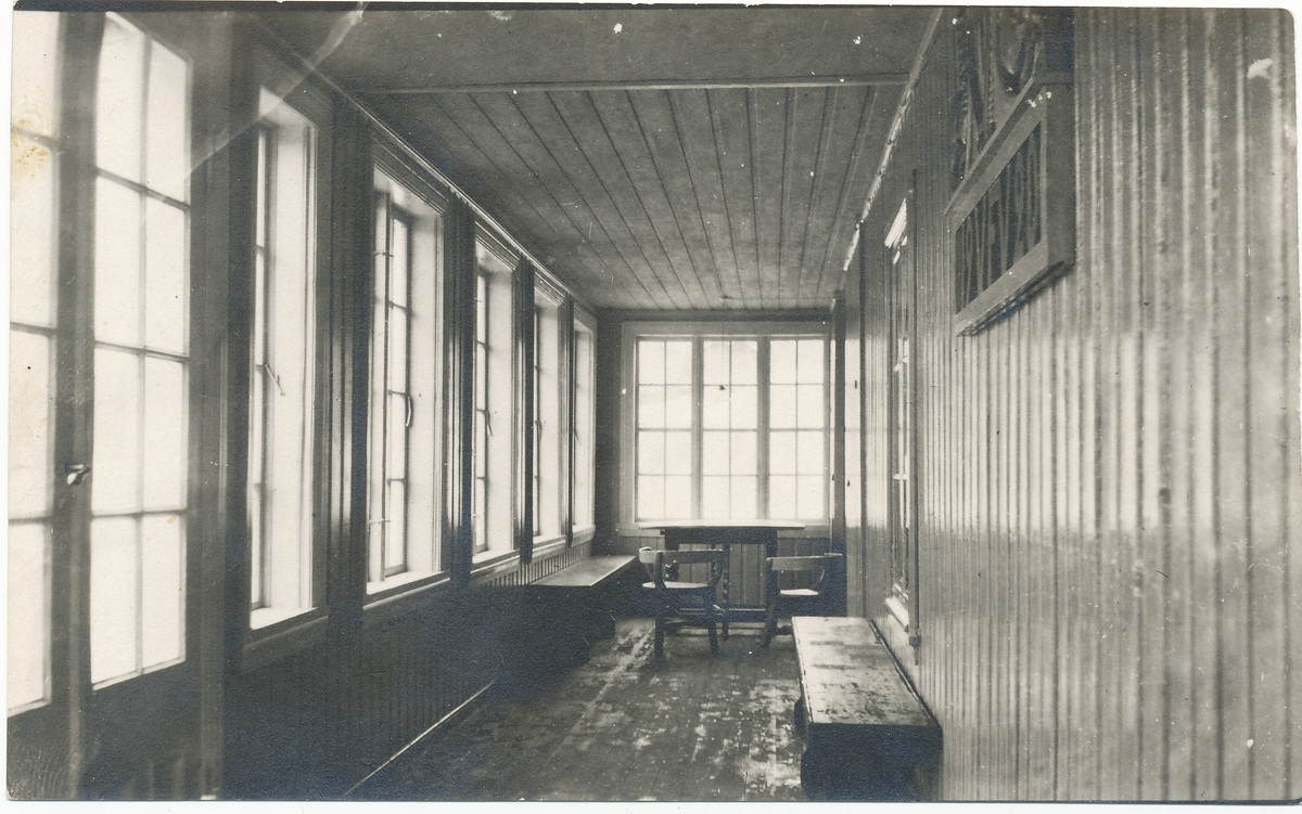Glassveranda på Vangen, ble brukt som skolestue.