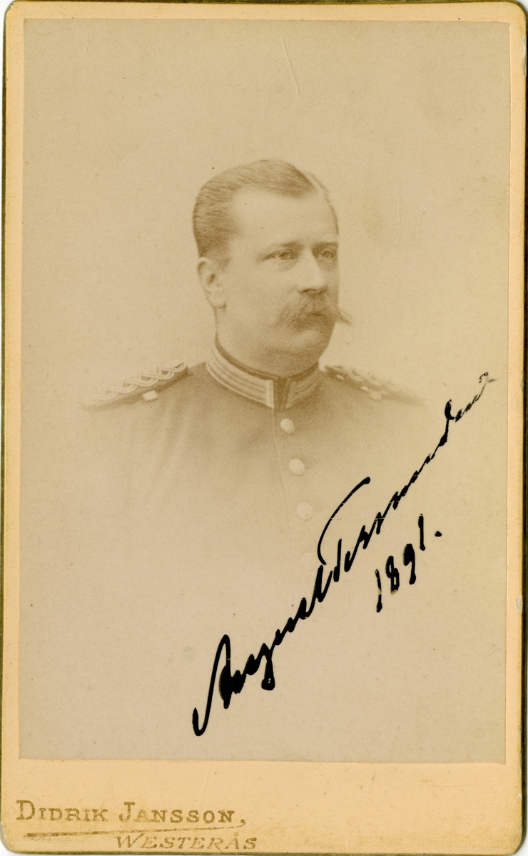 Porträtt av Gustaf August Tersmeden, löjtnant vid Västmanlands regemente I 18.
Se även bild AMA.0005522, AMA.0009102 och AMA.0009853.