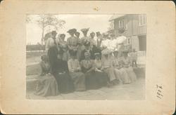 Gruppefoto. Familien Meyer. I alt 20 personer. Lars A. Meyer