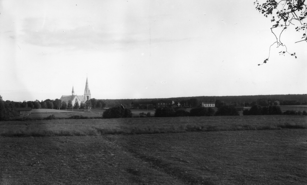 Vy med Harmånger kyrka, 1921.