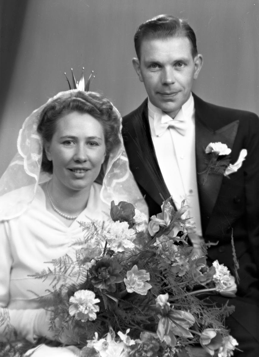 Brudpar Anders Öst, Box 647, Gävle 6. 21 april 1946.