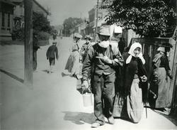 Gatemiljø.
Fotgjengere