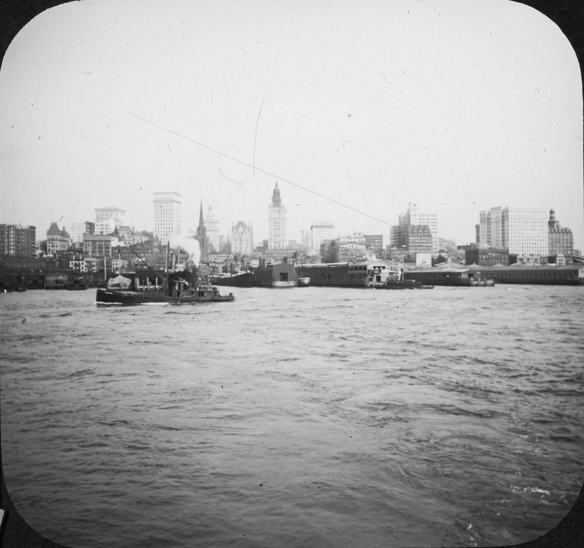 En av bilderna ur "Set No.882 - siffran är handskriven - föreställer New Yorks skyskrapor och hamnmagasin fotograferade från North River.