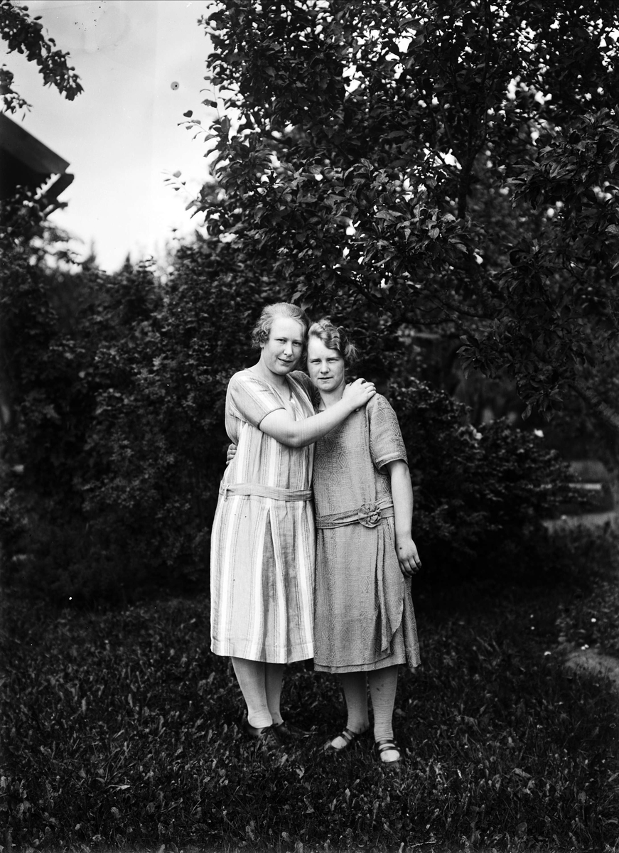 Göta Gimbergsson från Dombäcksön, Grundsunda socken, Ångermanland, och Hildur Sjöberg från Fröslunda, Altuna socken, Uppland, 1926