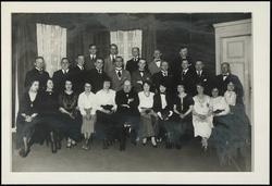 Teatersjef Otto med Centralteatrets ensemble.