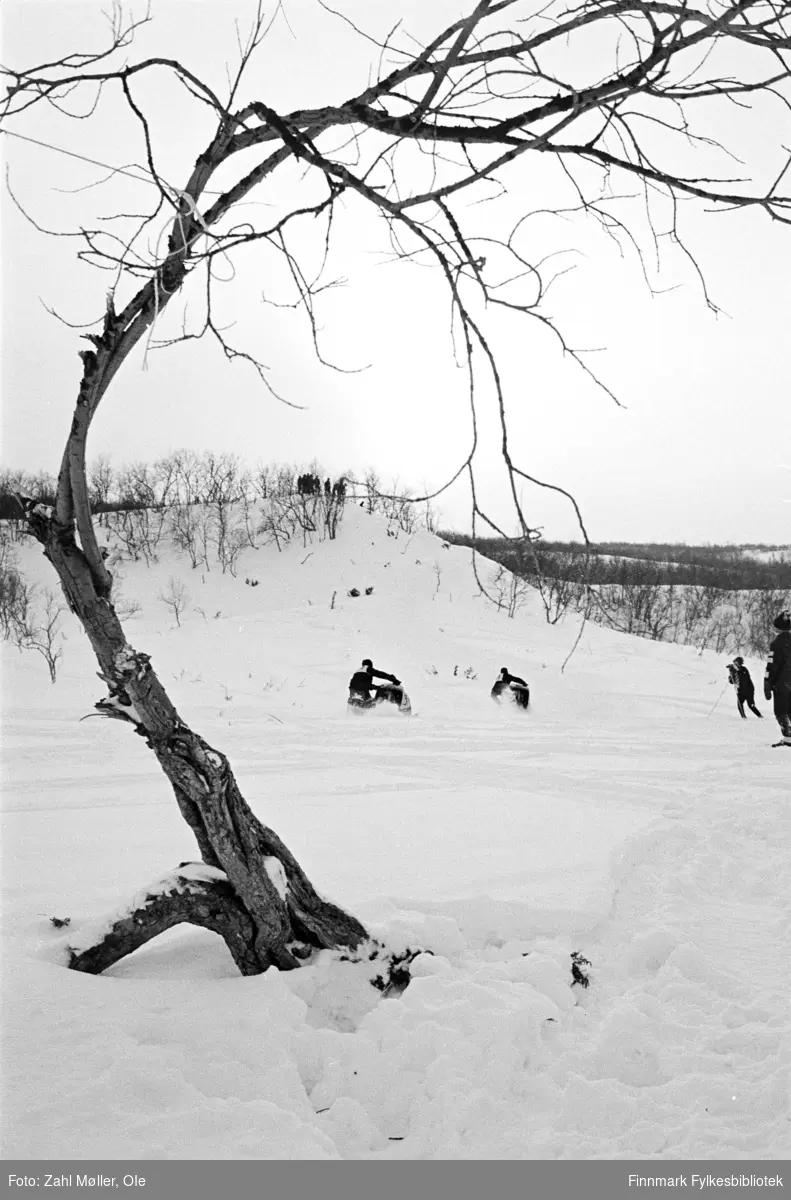 Mars 1969. Nuorgam, Finland. Snescooterløp.