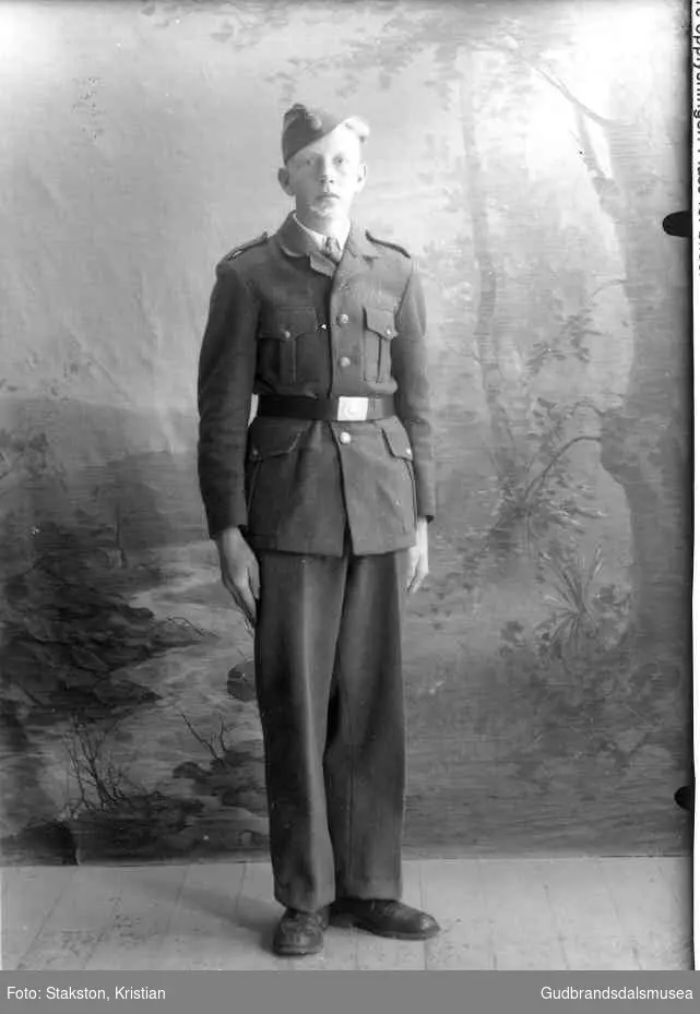 Einar Plassen (f. 1924) i A.T.-uniform