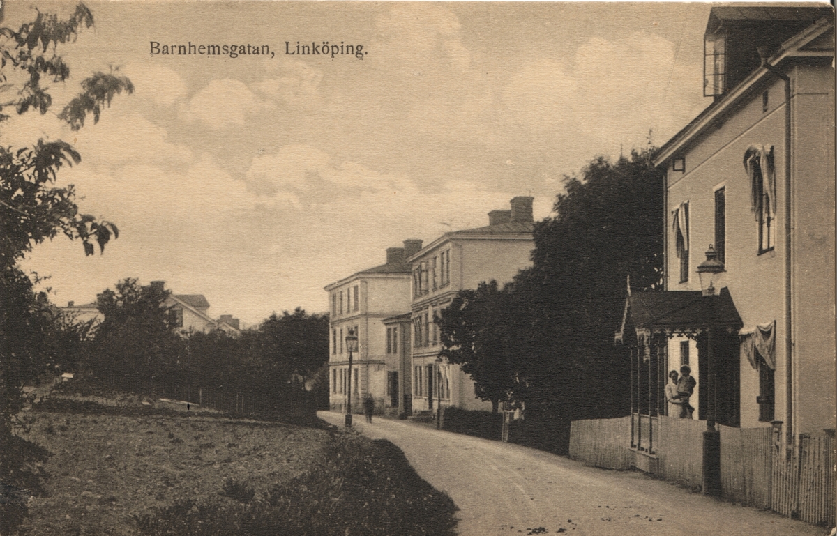 Bildtext: Barnhemsgatan, Linköping.
Barnhemsgatan mot norr mellan Djurgårdsgatan och Elsa Brändströmsgata.