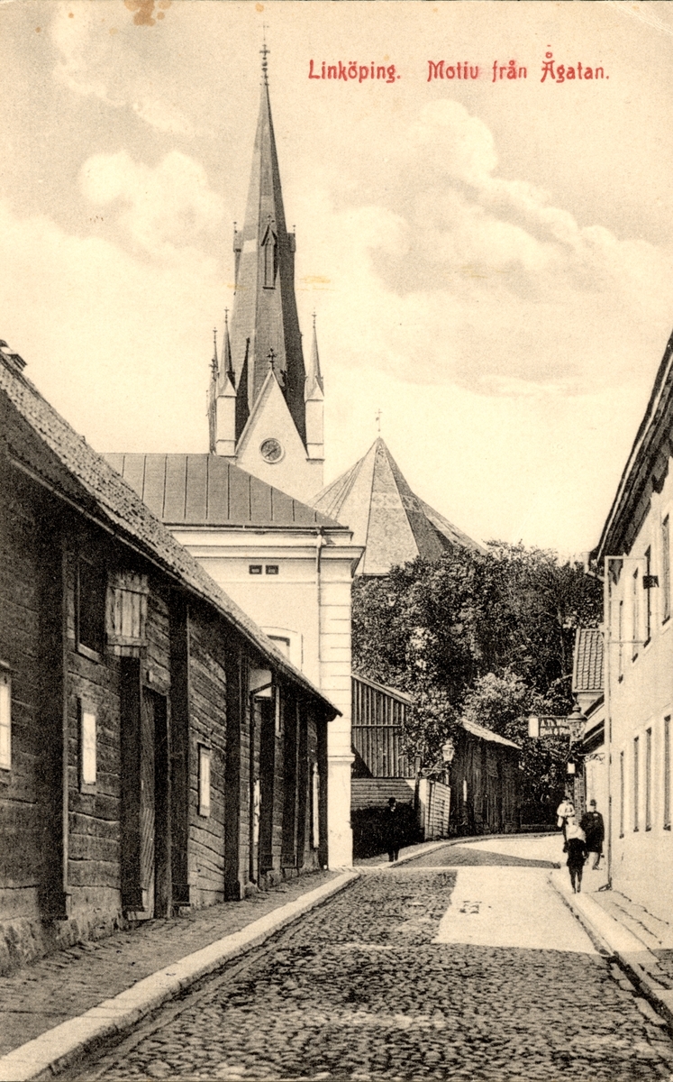 Linköping. Motiv från Ågatan.
Ågatan mot väster, med den gamla bebyggelsen. Gatan till vänster är Platensgatan. Domkyrkan.