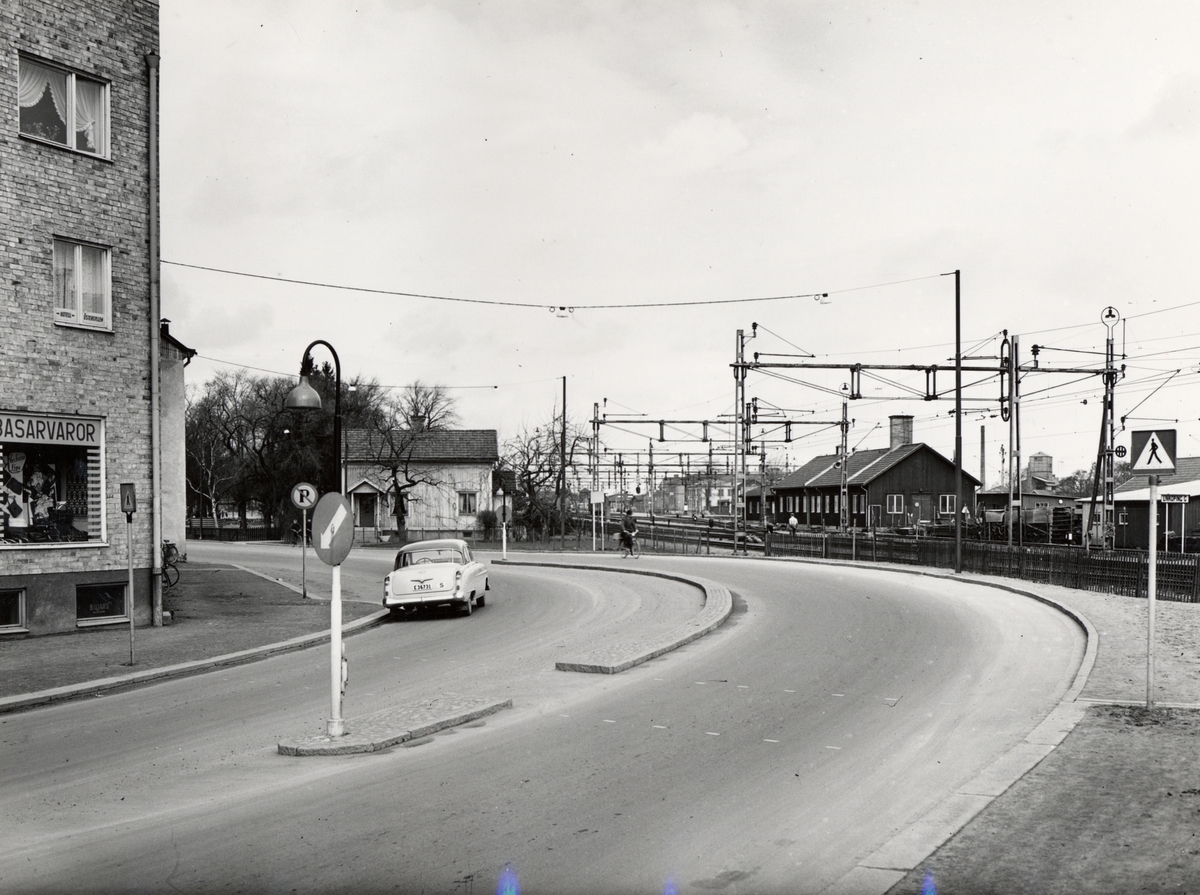 Orig. text: Hamngatan 1956. Hamngatan sedd mot järnvägsområdet. - Bild ...