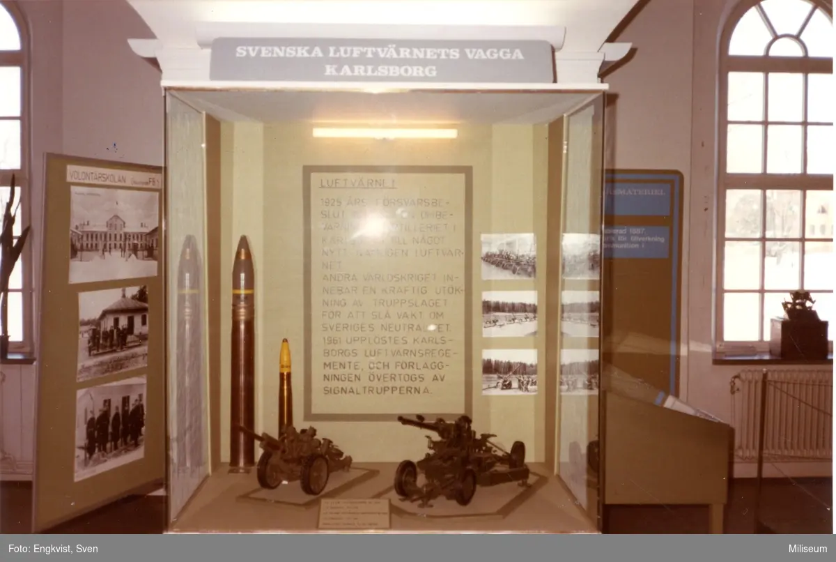 Muséum, Karlsborg. Modeller av luftvärnskanoner.