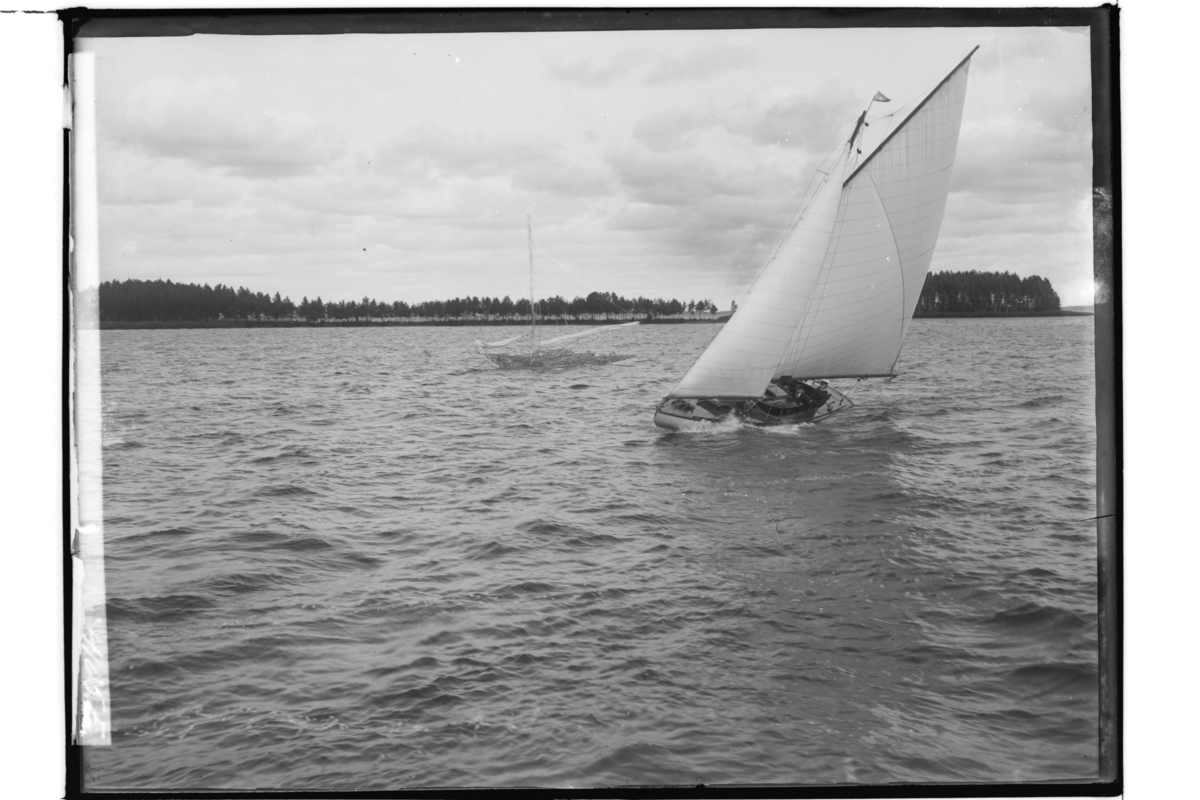 Segelsällskapet Hjälmaren.
David Andréns segelbåt  "Molly".