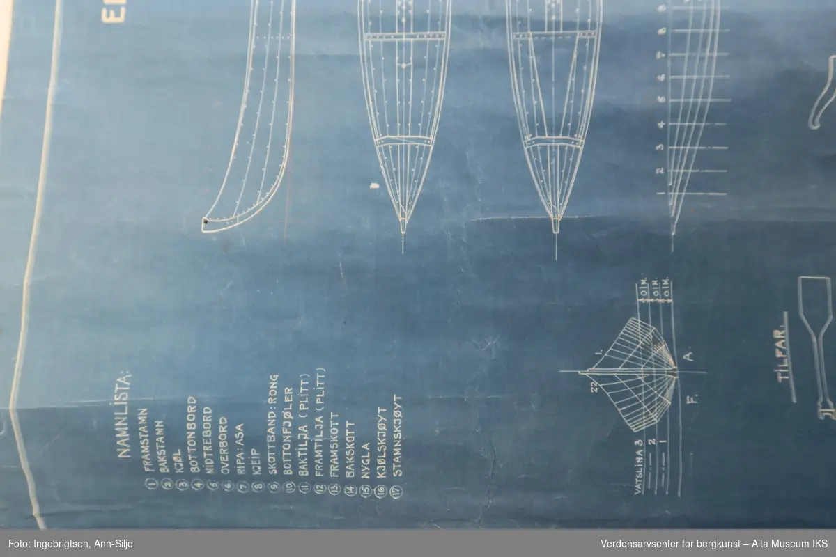 Målsatte tegninger i målestokk 1:10 og 1.20 av båt, årer og auskar. På tegningen er det oppført en navneliste med 17 fagtermer.