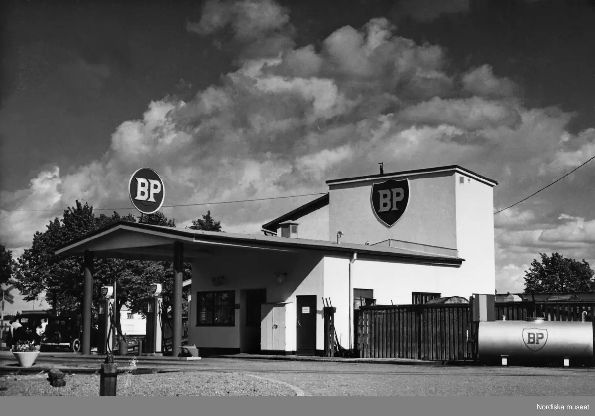 ”BS Kungsängsgatan, Uppsala. (Början av 1950-talet)”. BP-mack.