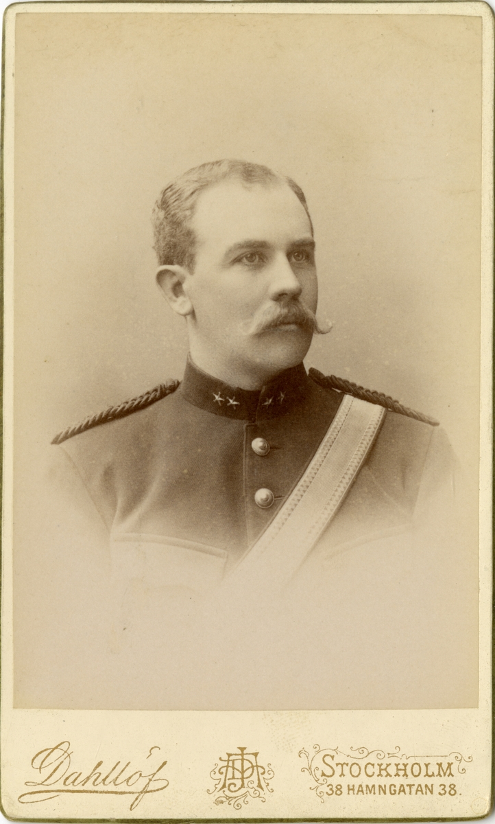 Porträtt av Herman Kjerrulf, löjtnant vid artilleriregemente.