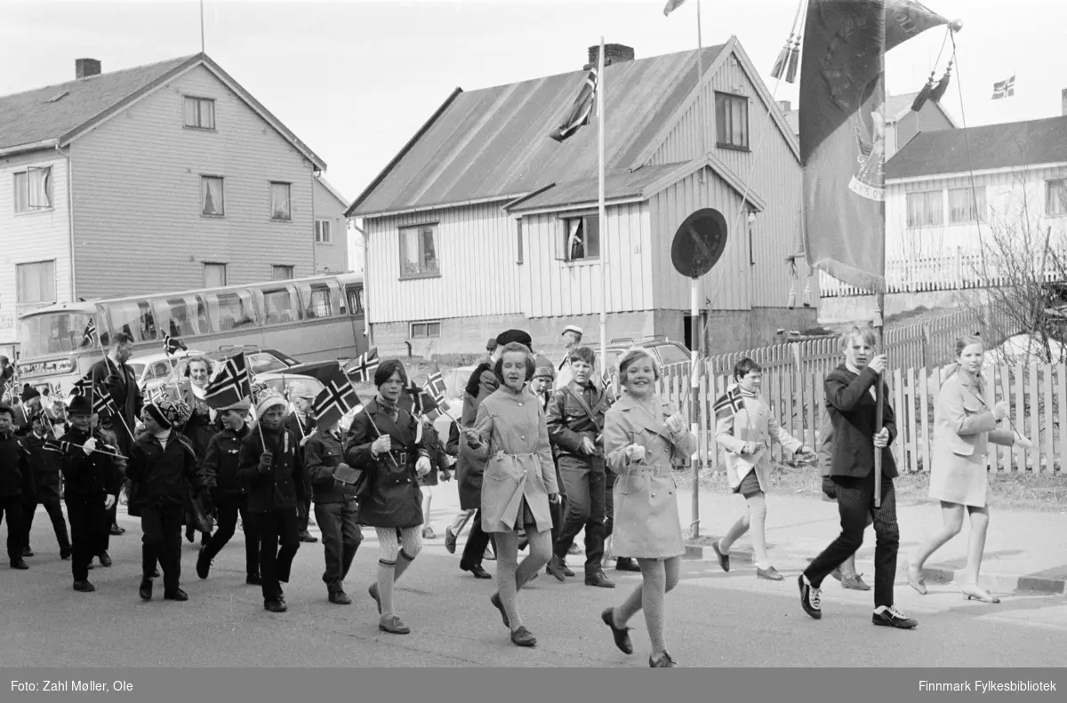 Vadsø 17.5.1969. Fotoserie av Vadsø-fotografen Ole Zahl-Mölö.