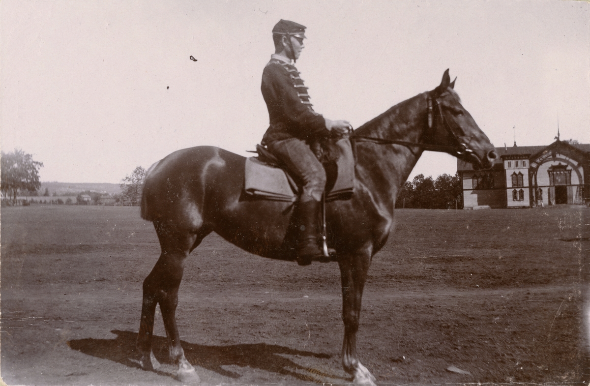 Soldat från Livregementets husarer K 3 till häst.