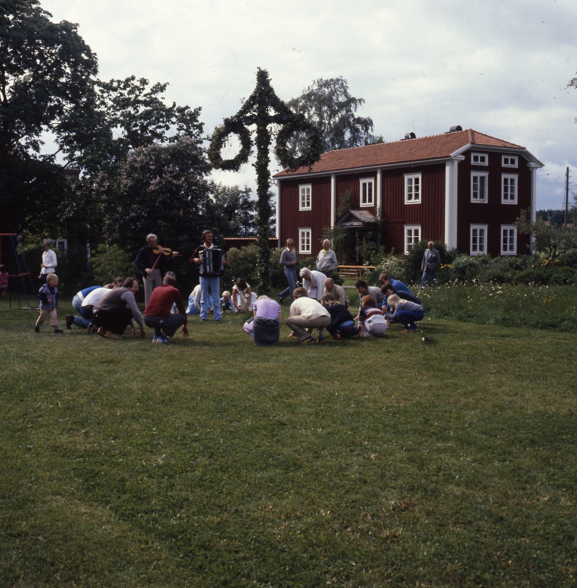 Midsommarlekar på Sunnanåker i Glössbo, Rengsjö.
