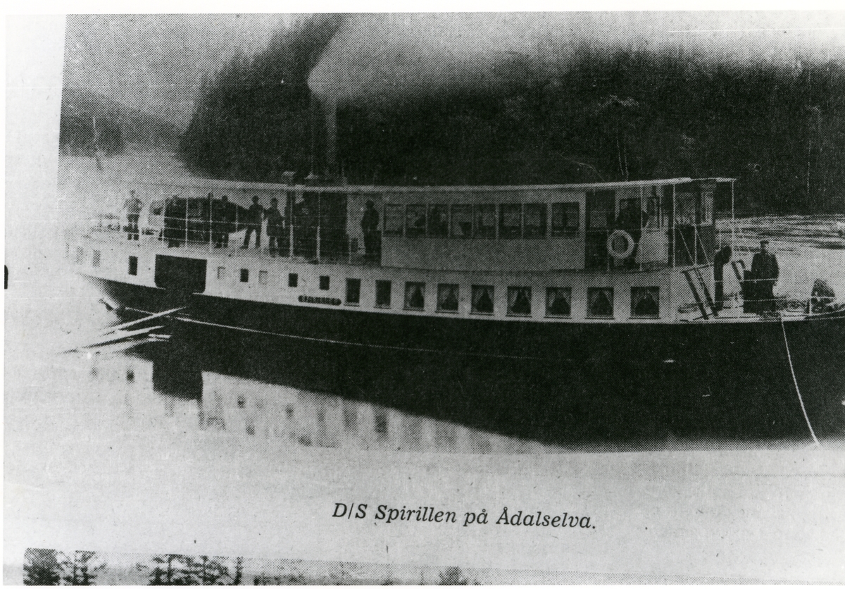 Båtene D/S Bægna, 1868-1929, og D/S Spirillen som gikk mellom Heen i Ådal, Ringerike og Sørum, Sør-Aurdal.