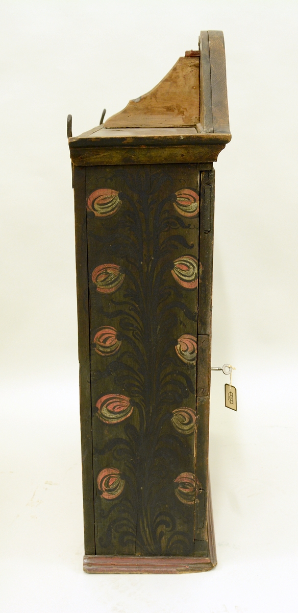 Akantusranker og mennesker, Holger Danske og Roland.