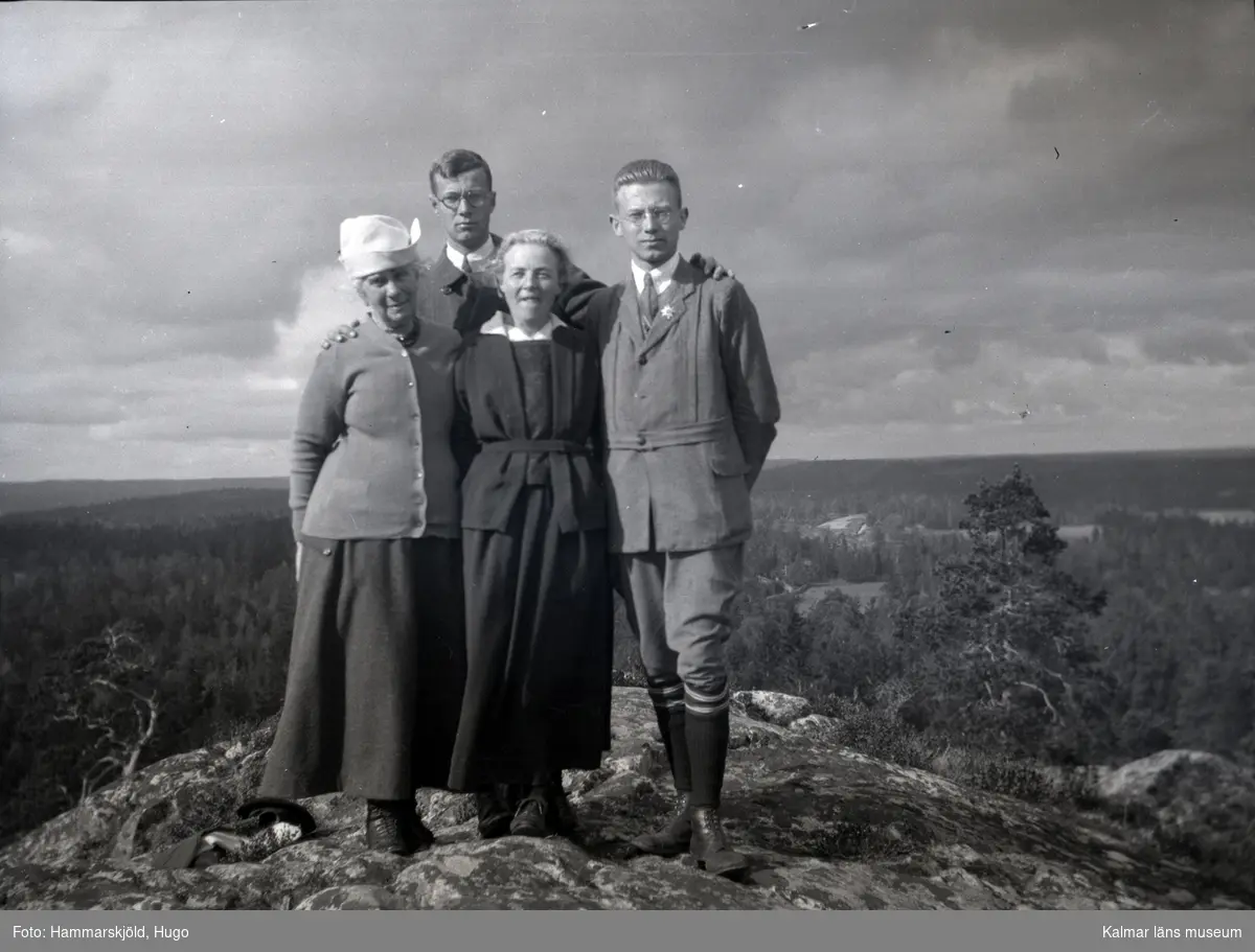 Från vänster till höger: Ada Rydström, Kurt Seidler, Nina Hammarskjöld, och Gustaf Seidler på Frubergets topp.