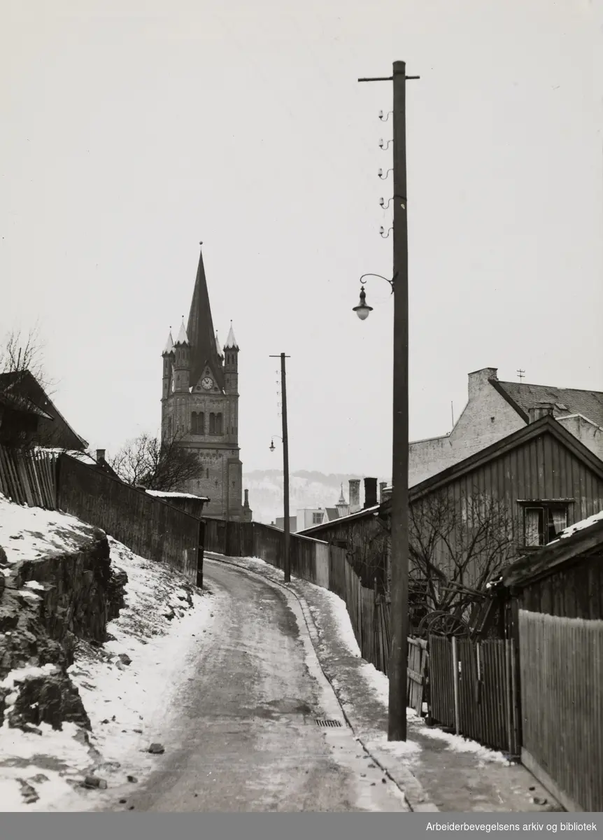 Enerhaugen med Grønland kirke i bakgrunnen, mars 1949.