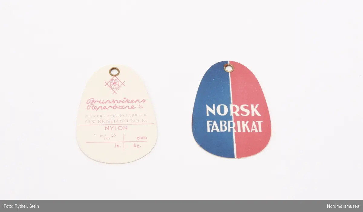 Tre typer etiketter. Tråd, nylonnot og flettet line. Disse ble hentet av museet etter nedleggelsen av Brunsvikenbutikken.