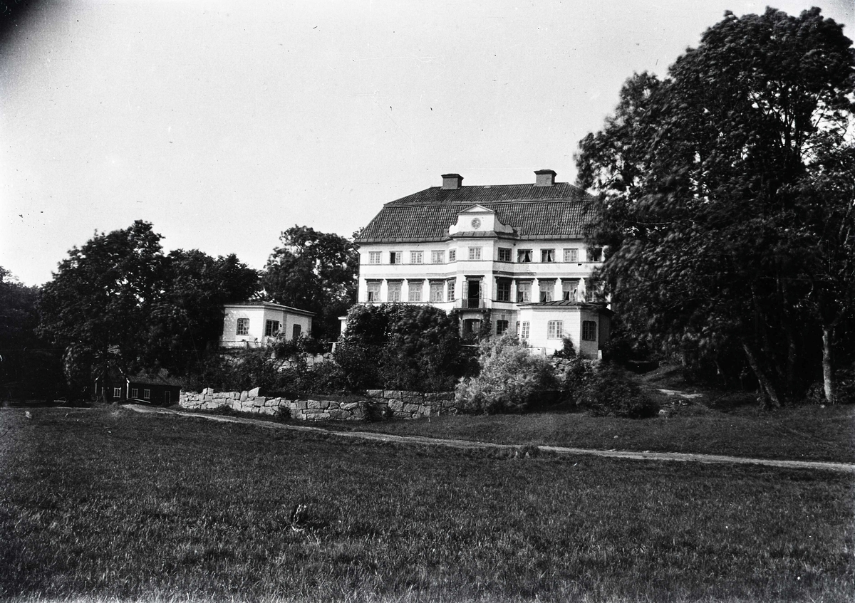 Huvudbyggnaden På Helgerum Sedd Från Trädgårdssidan Snett Från Höger Kalmar Läns Museum 