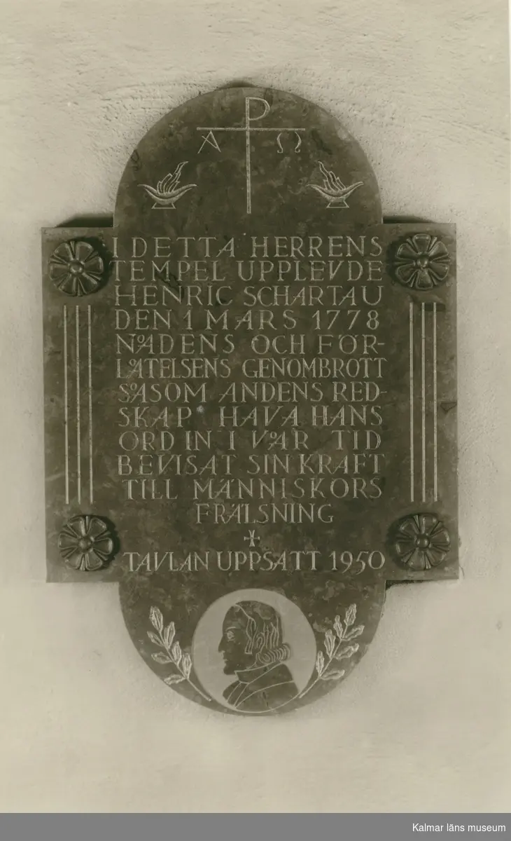 Minnestavla över Henrik Schartau i Ryssby kyrka.