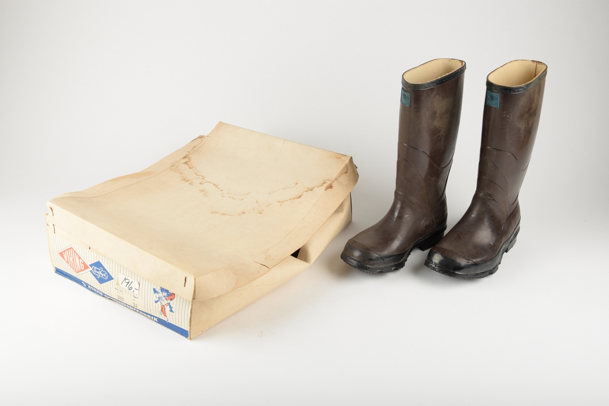 Et par gummistøvler i størrelse 31. Oppbevart i original emballasje.
