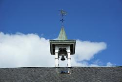 Grefsheim, Nes, Ringsaker.  Nåværende klokketårn ble satt op