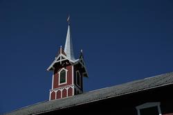 Hoel, Nes, Ringsaker. Klokketårnene på Hoel er majestetiske 