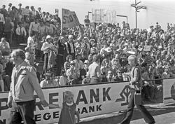 Fotballkampen. Stord - Mjøndalen spilles for fulle tribuner.