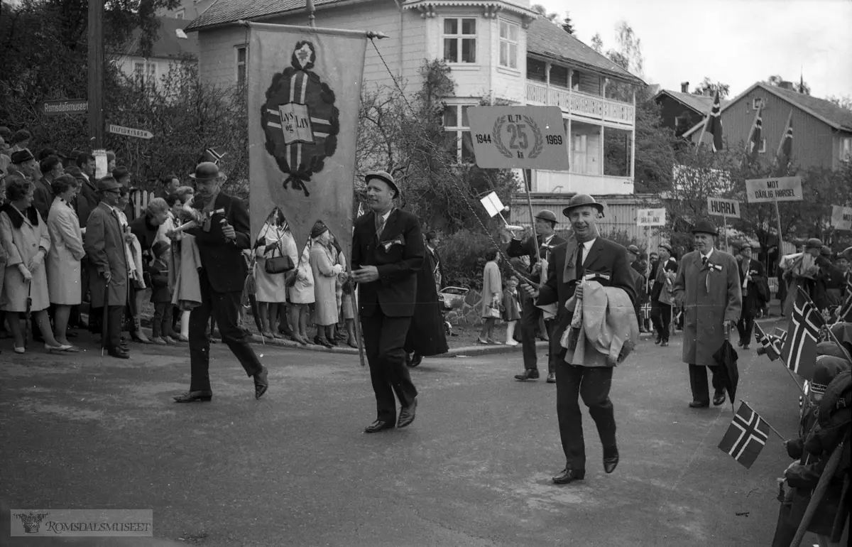 "1969"."17.05.1969".Villa Bjerteli i bakgrunnen.