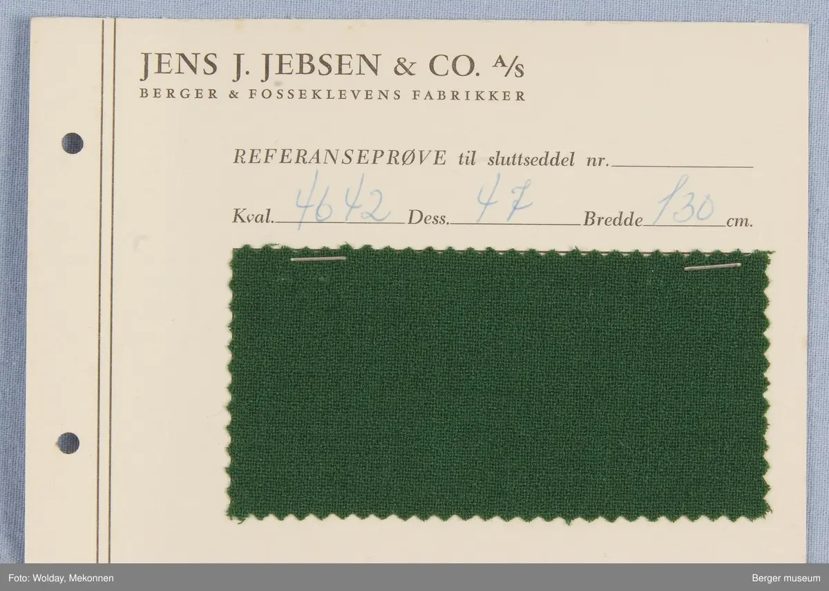 Mappe med 13 prøver.
Kjolestoff kamgarn.
Stykkfarget
Kvalitet: 4642
