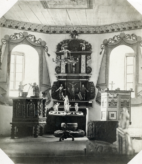 Edåsa kyrka.
Interiör mot koret när Västergötlands Fornminnesförening hade sina kyrkliga samlingar i kyrkan.