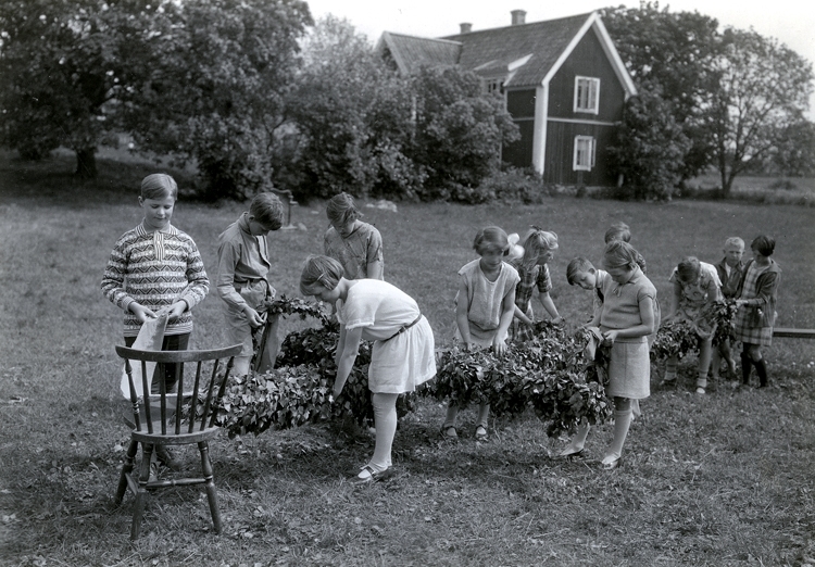 Barnens ö på Väddö utanför Norrtälje ägdes och drevs under många år av Barnensdagsföreningen i Stockholm, numera av stiftelsen Barnens Dag.