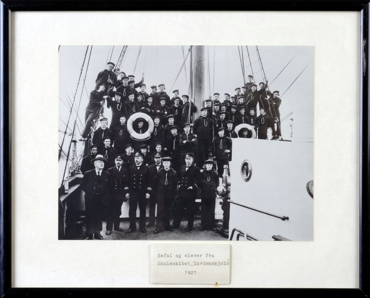 Befal og elever ombord Skoleskipet "Tordenskjold" 1927.