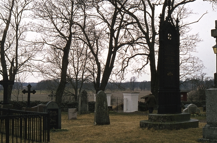 Lenhusen-Koskullgraven på kyrkogården.