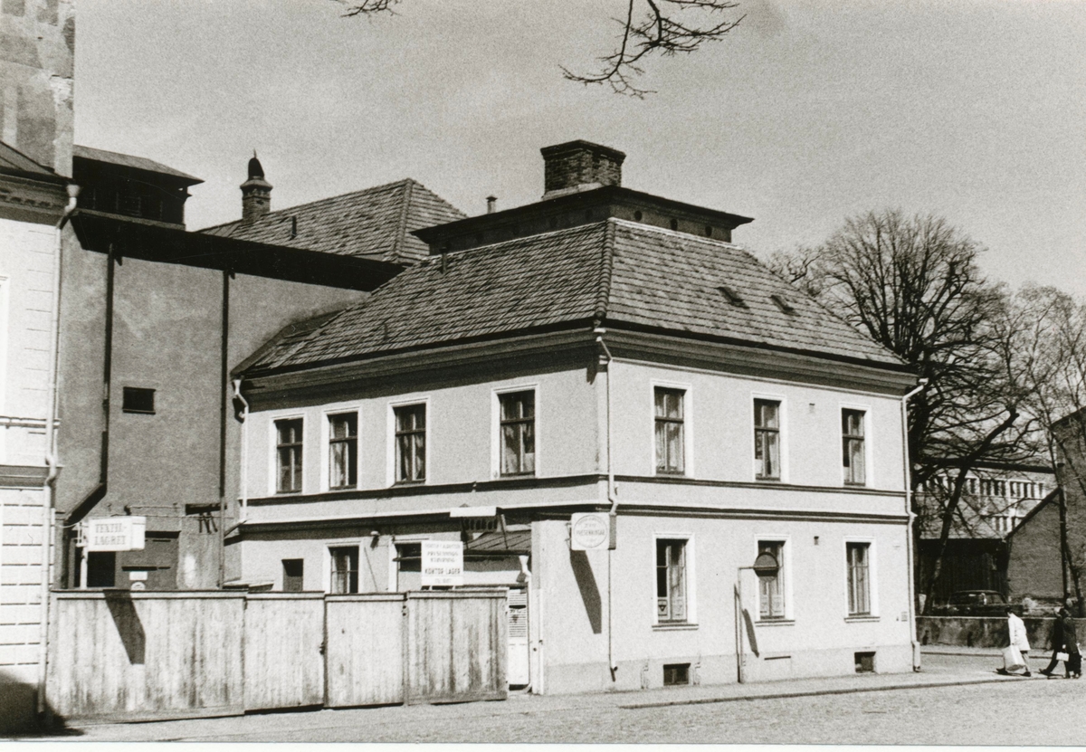 Huset med säteritaket vid Lilla Torget.