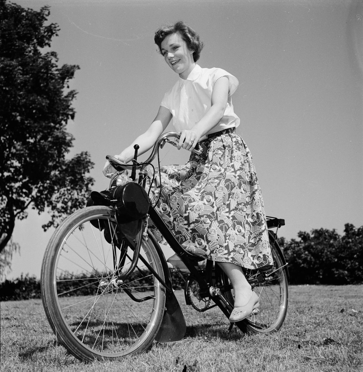 Nymanbolagen, cykel med Solex-hjälpmotor, Uppsala, augusti 1952 ...