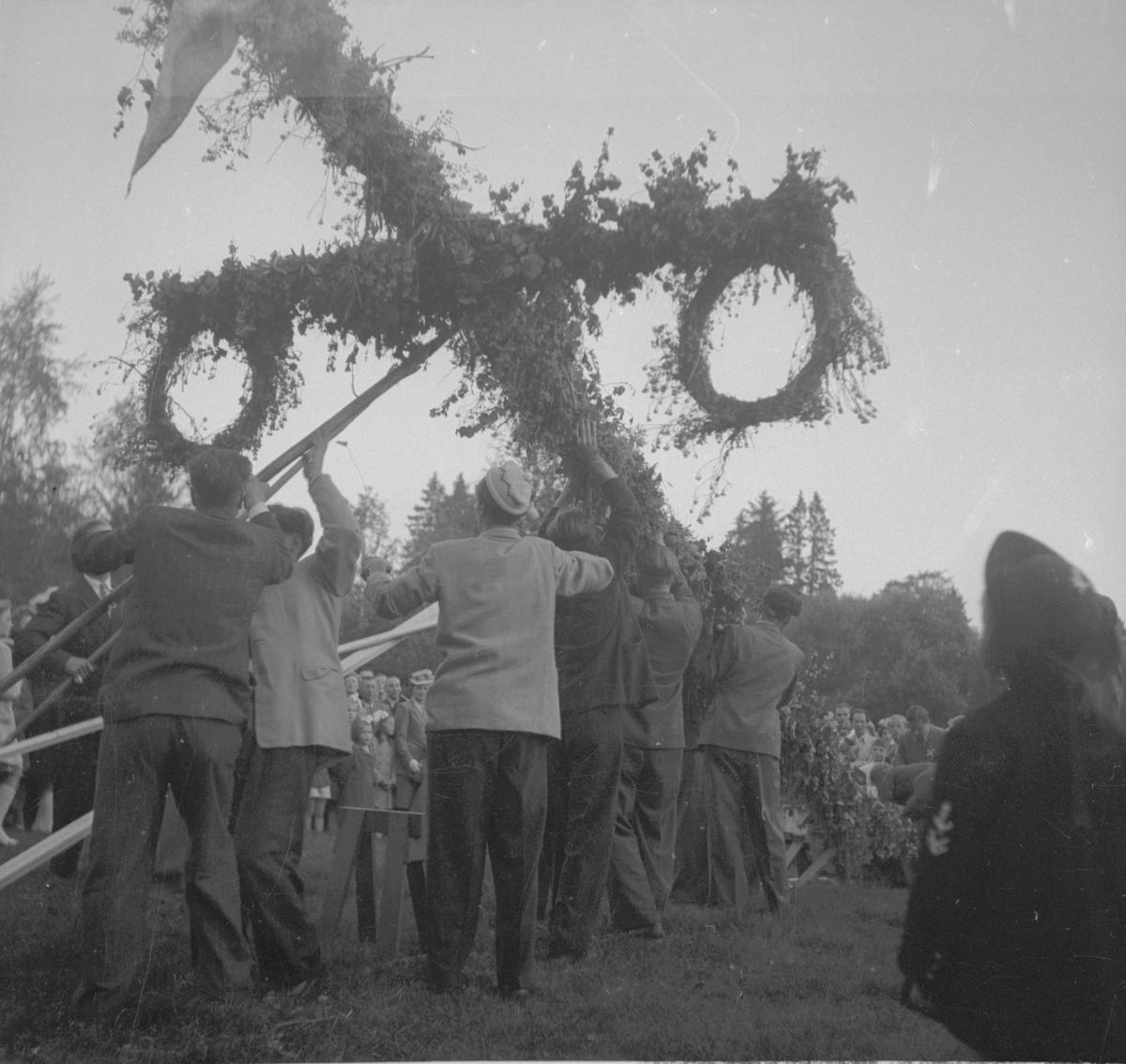 Heimdal kongress och tävlingar 1946.

Resning av midsommarstång.