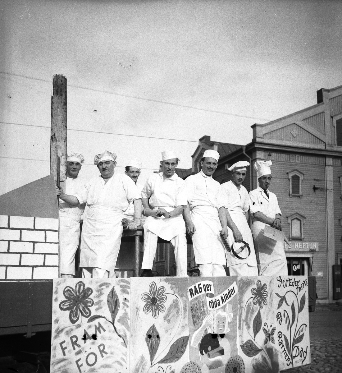 Barnens Dag-firande på Hamntorget (Fisktorget) i Gävle, 1943.