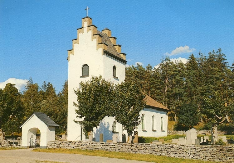 Enligt Bengt Lundins noteringar: "Grinneröds kyrka med sitt nuvarande utseende sedan 1859.
Den vitkalkade fasaden och trappstegstornet gör den till en typisk s.k. skånekyrka".