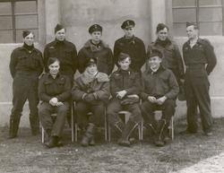 Gruppeportrett av et flymannskap.