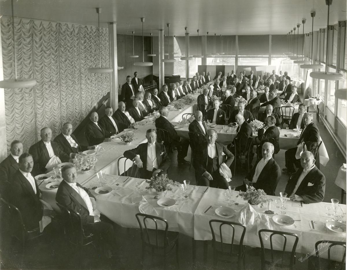 1876 års män firar 10-års minne på Stockholmsutställningens huvudrestaurang den 28 maj 1930.